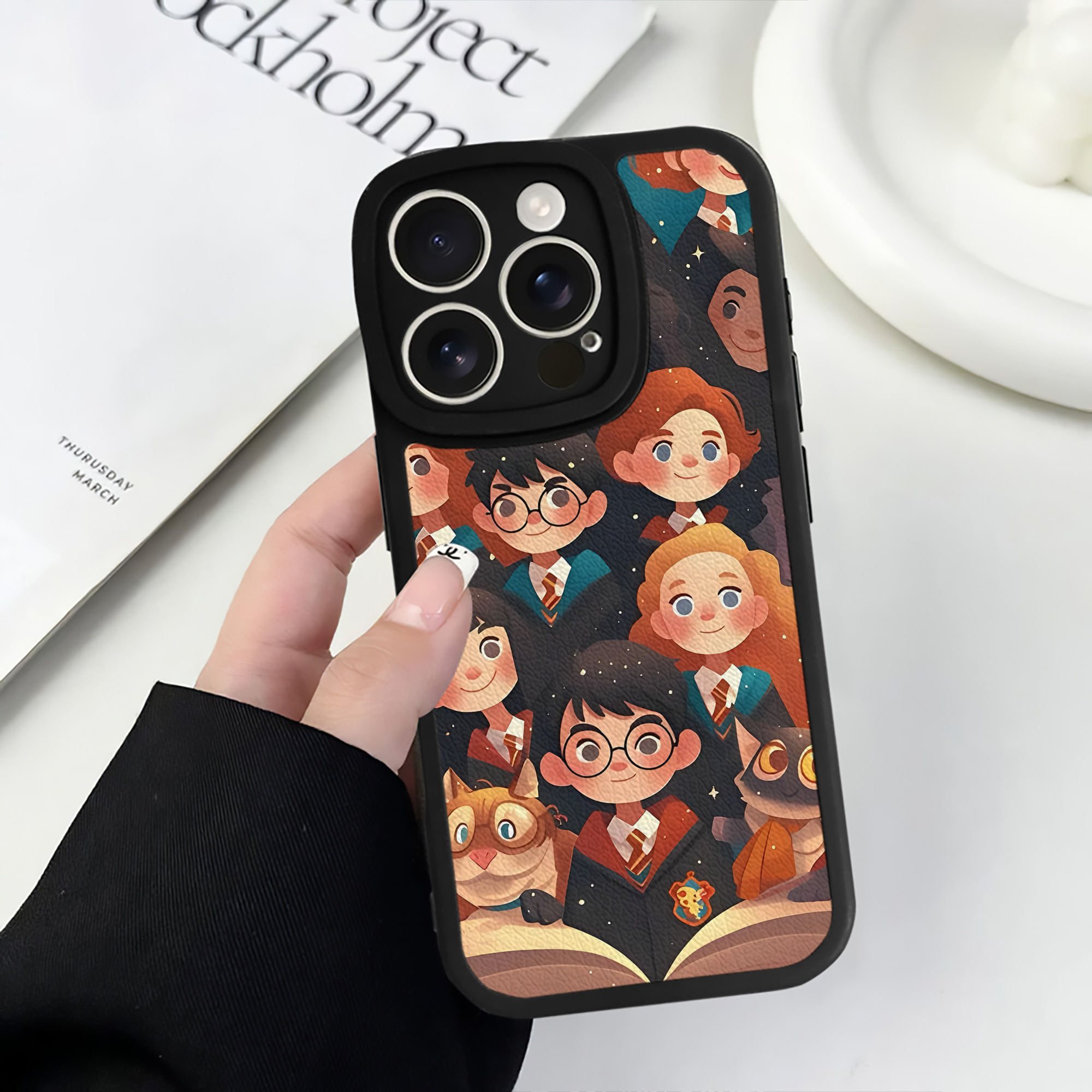 （画像用） Harry Potter ハリー・ポッターシリーズ 【iPhone 16シリーズ対応】シリコンスマホケース（レザー調） 材質：シリコン